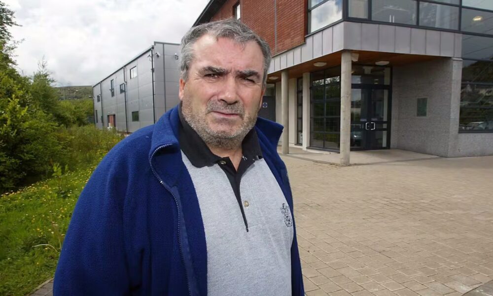 should the British government reveal the real name of its top IRA informer?