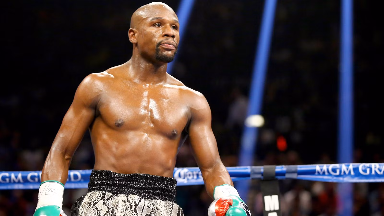 Andrew Tate Copying One of Floyd Mayweather's Most Brutal Tricks Ahead of Boxing Fight