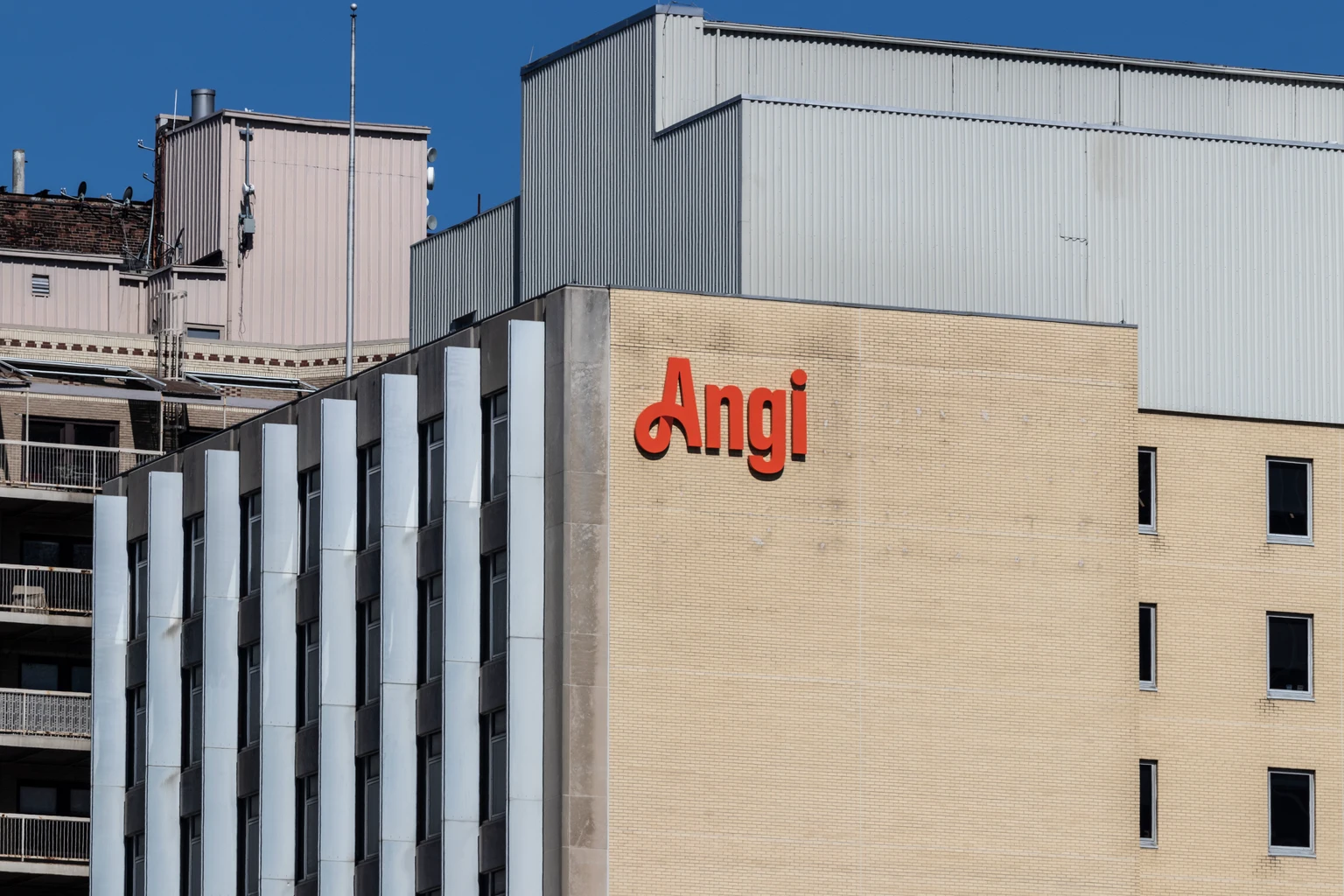 Angi Stock: Great Value Amid Business Transition (NASDAQ:ANGI)