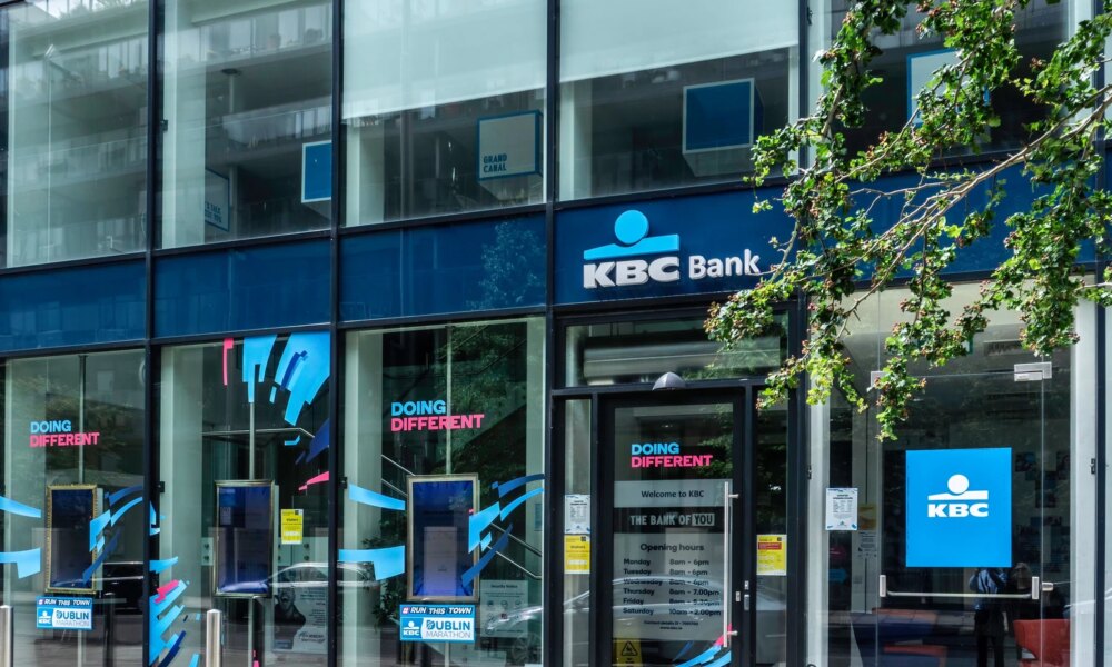 KBC Group Stock: Downside Risks To Analyst 2026 EPS Expectations (OTCMKTS:KBCSF)