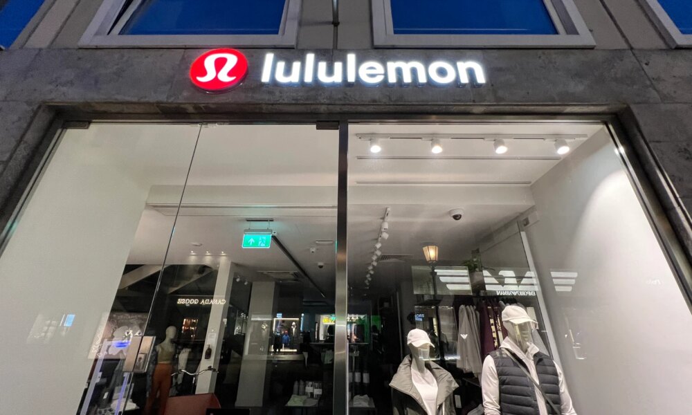 Lululemon Athletica Yoga Fashion Store