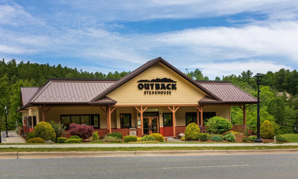 Bloomin' Brands Is Now A Potential Turnaround Stock (NASDAQ:BLMN)