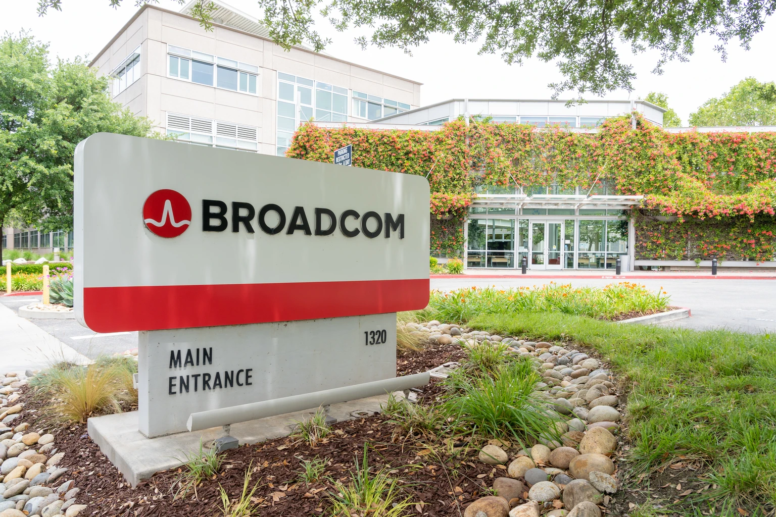 Broadcom: My Best AI Investment Idea For 2026 (NASDAQ:AVGO)