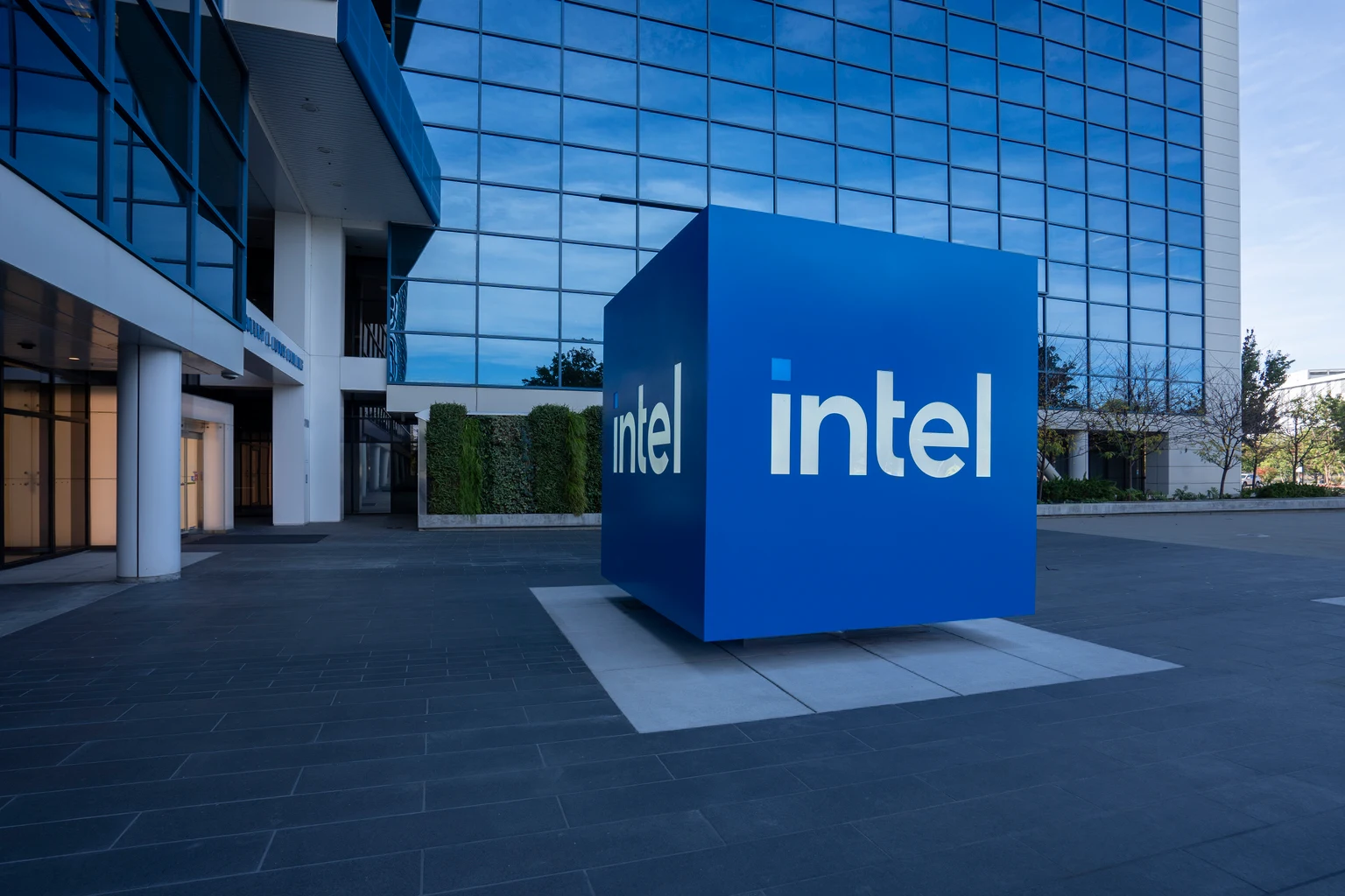 Intel: After A Stellar 2025, Intel Is Poised For A Reasonable 2026 (Rating Downgrade)