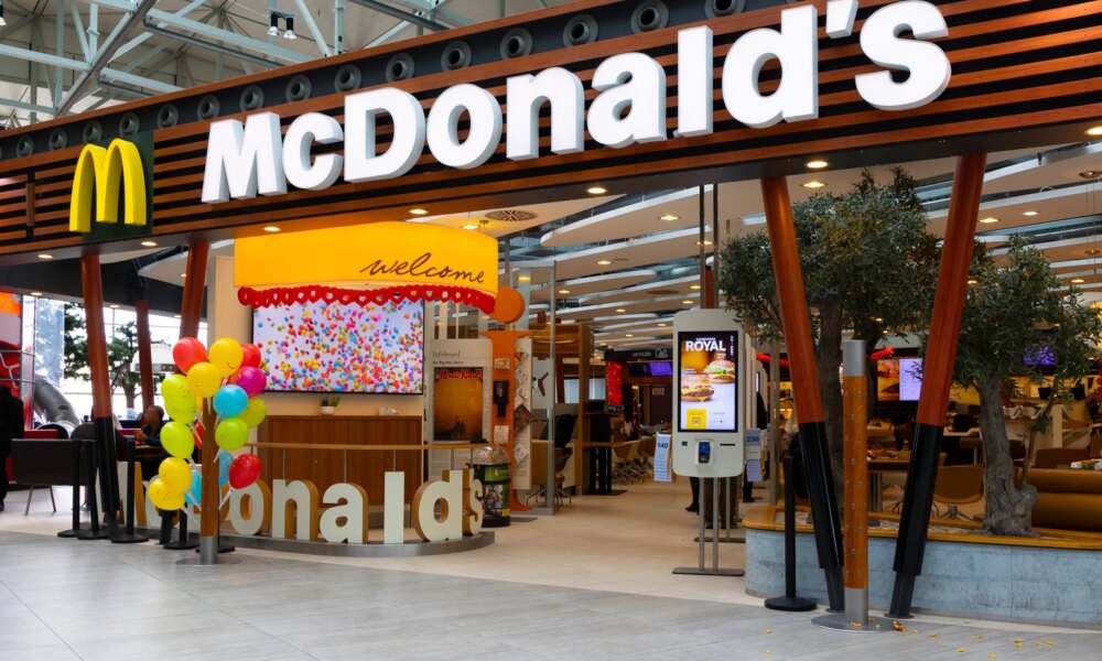 McDonald's: Dividend King Status Nears, But Premium Valuation Meets Rising Political Risk