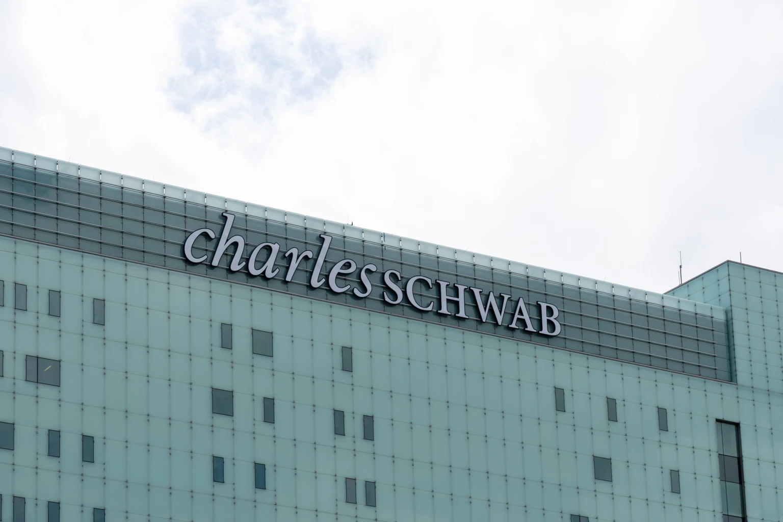 Charles Schwab: A Good Moment To Accumulate Preferred Stock (NYSE:SCHW)