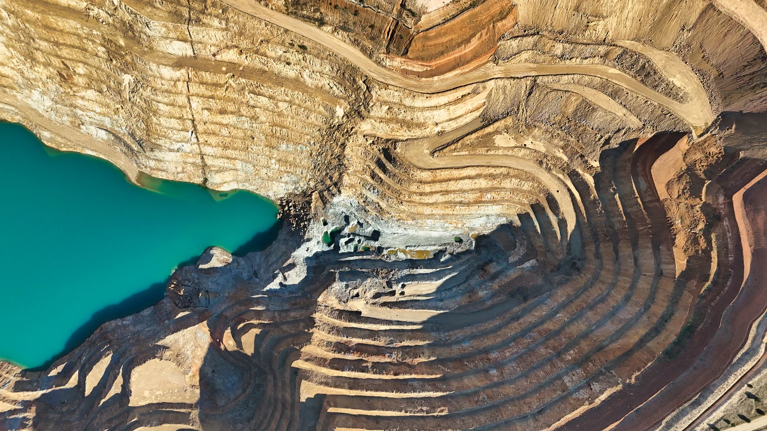 Newmont: Upside Intact, But Gold Whiplash Could Punish Buyers (NYSE:NEM)