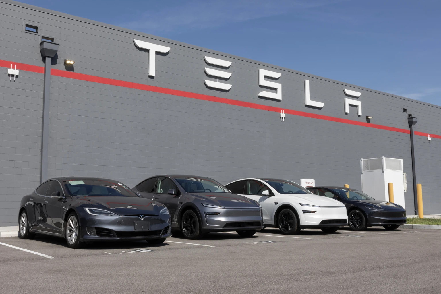 Tesla's Growth Engine Stalled While Stock Goes Stratospheric (NASDAQ:TSLA)