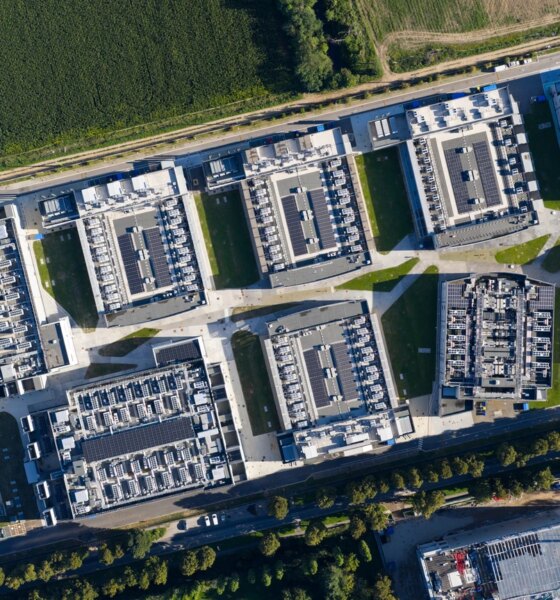 IREN Stock: Execution Risk Priced In While AI Revenue Scales (NASDAQ:IREN)