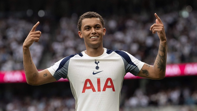 Crystal Palace and Bournemouth in Brennan Johnson race