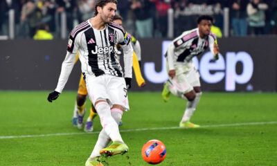 TURIN, ITALY - DECEMBER 02: Manuel Locatelli of Juventus scores his team