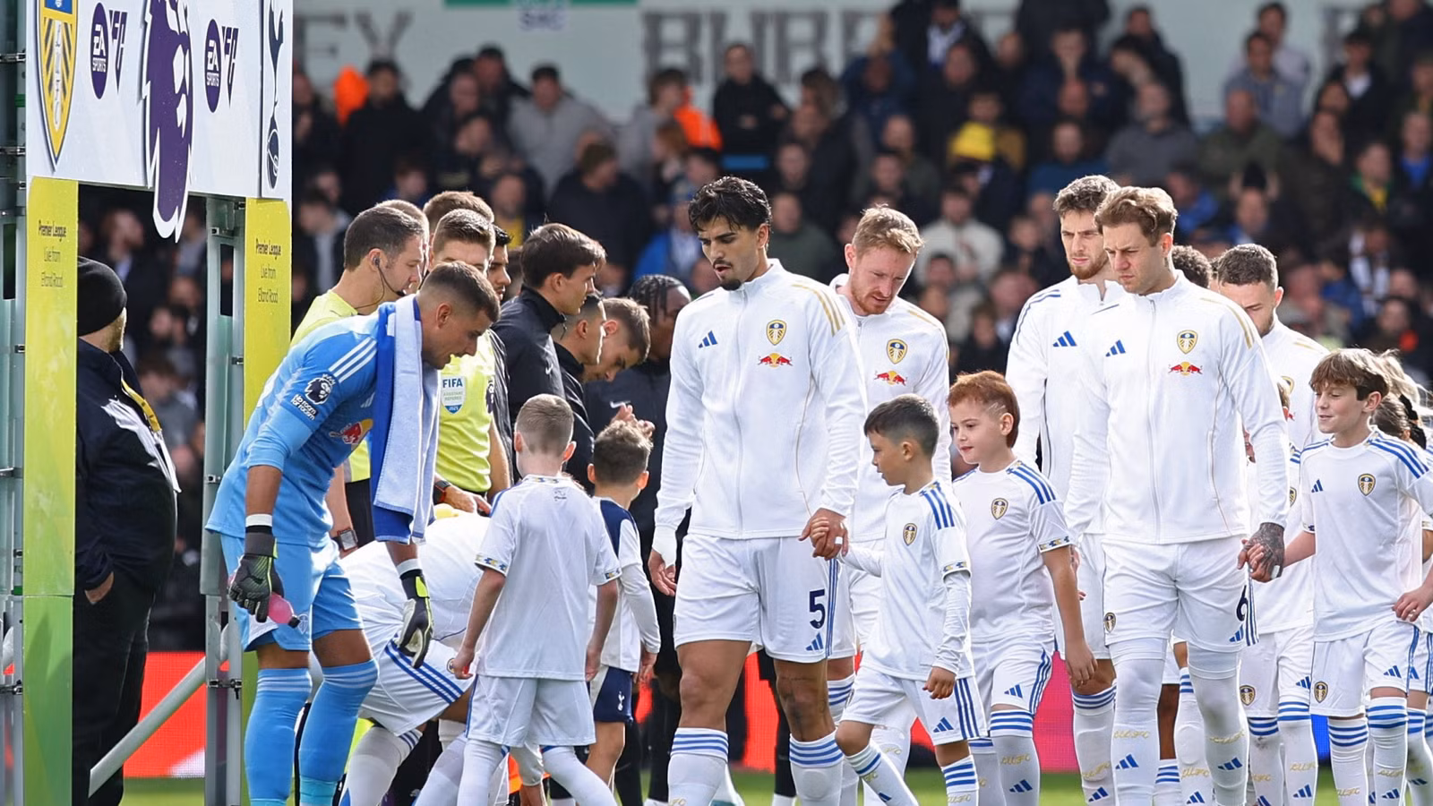 West Ham in talks with ex-Leeds United defender Charlie Cresswell