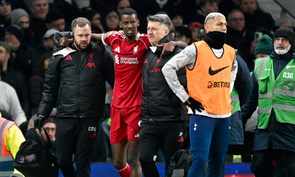 Liverpool now discussing emergency loan deal for PSG star to cover Isak injury