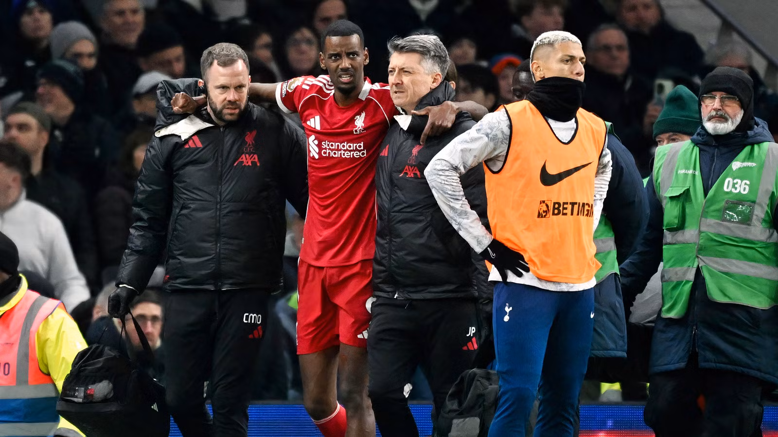 Liverpool now discussing emergency loan deal for PSG star to cover Isak injury