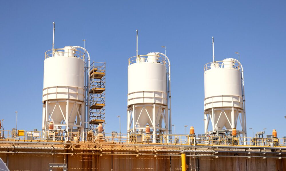 Grappling with gridlock on the fringe