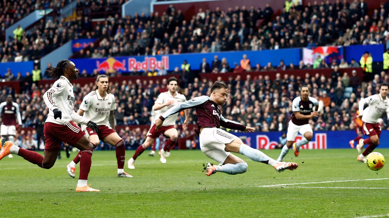 4/10 star had his worst game in an Arsenal shirt vs Aston Villa