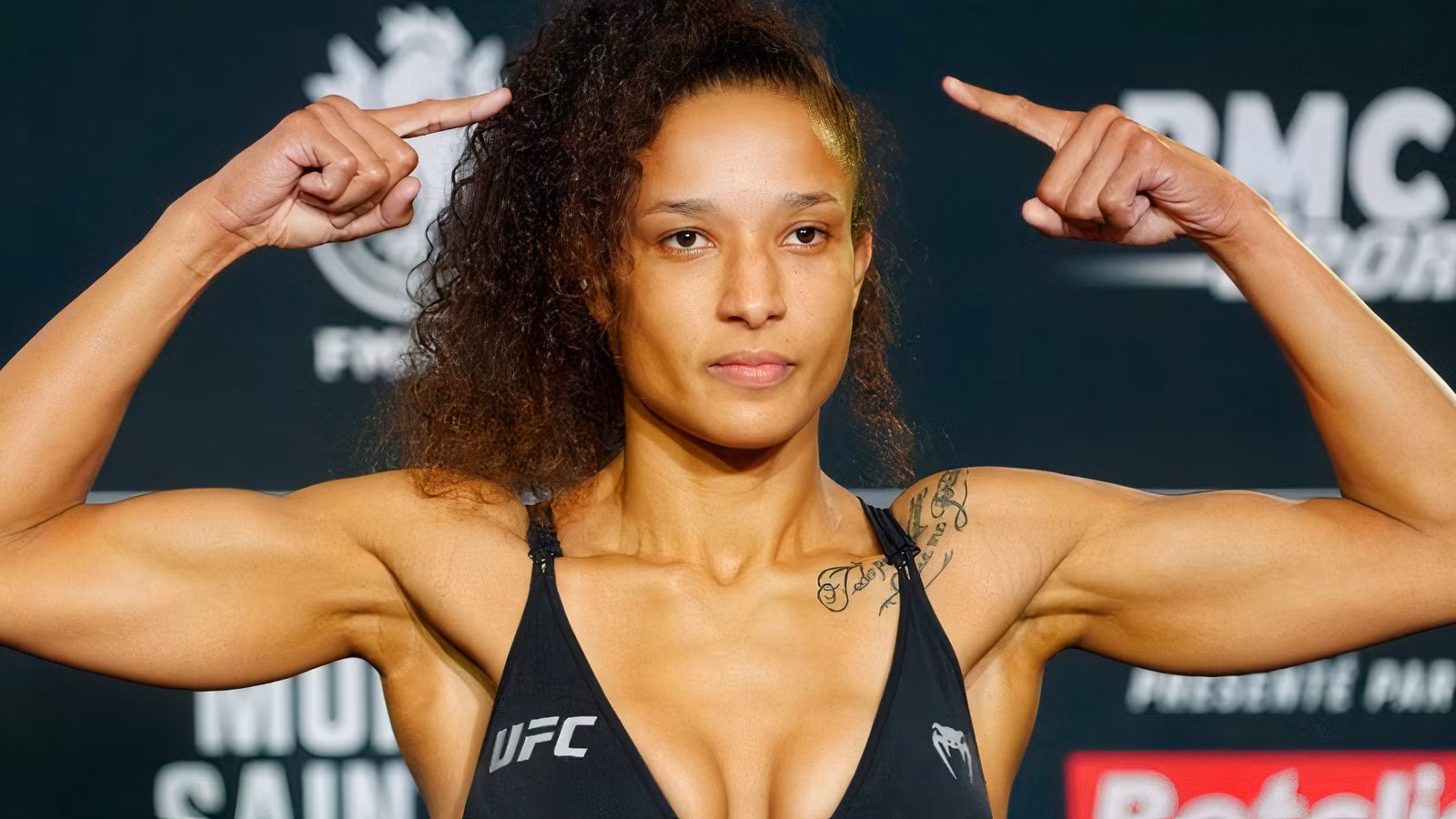 Female UFC Fighter Knocks Out Male Sparring Partner