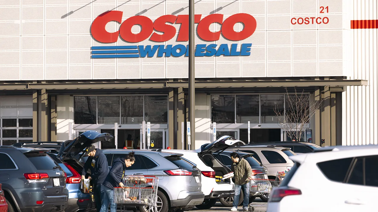 Costco reports record holiday sales and stronger than expected Q1 results