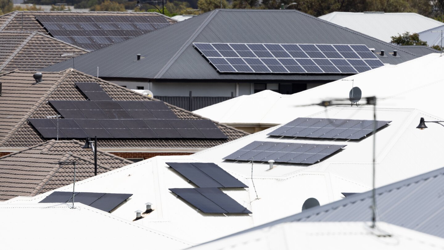 Fed govt green bank invests $35m in WA solar, battery startup