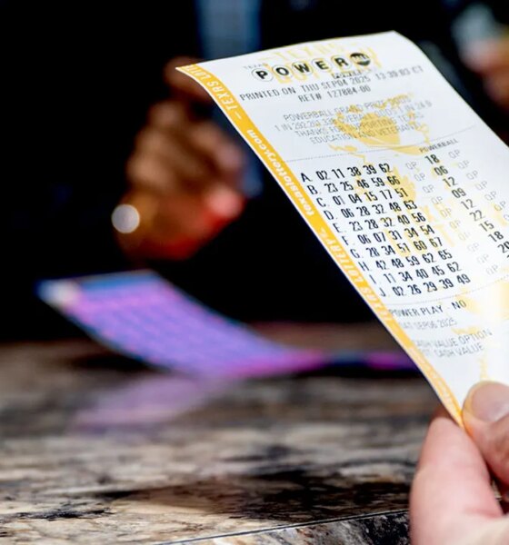 Powerball jackpot surges to $930 million after Monday drawing fails