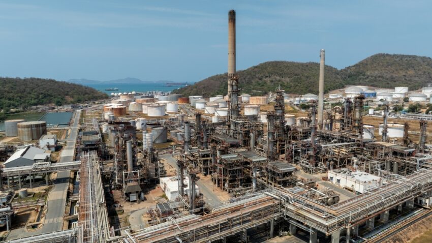The UK government has withdrawn its backing for a $1.15bn (£870m) loan to a major gas development in Mozambique, citing escalating concerns over climate impact, human rights violations and the deadly insurgency that engulfed the region.