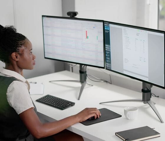 What Payroll Challenges an EOR Solves for Growing Teams?