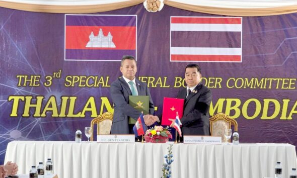 Cambodia's defence minister Tea Seiha and Thailand's defence minister Natthaphon Narkphanit. Pic: Kampuchea Press/Reuters
