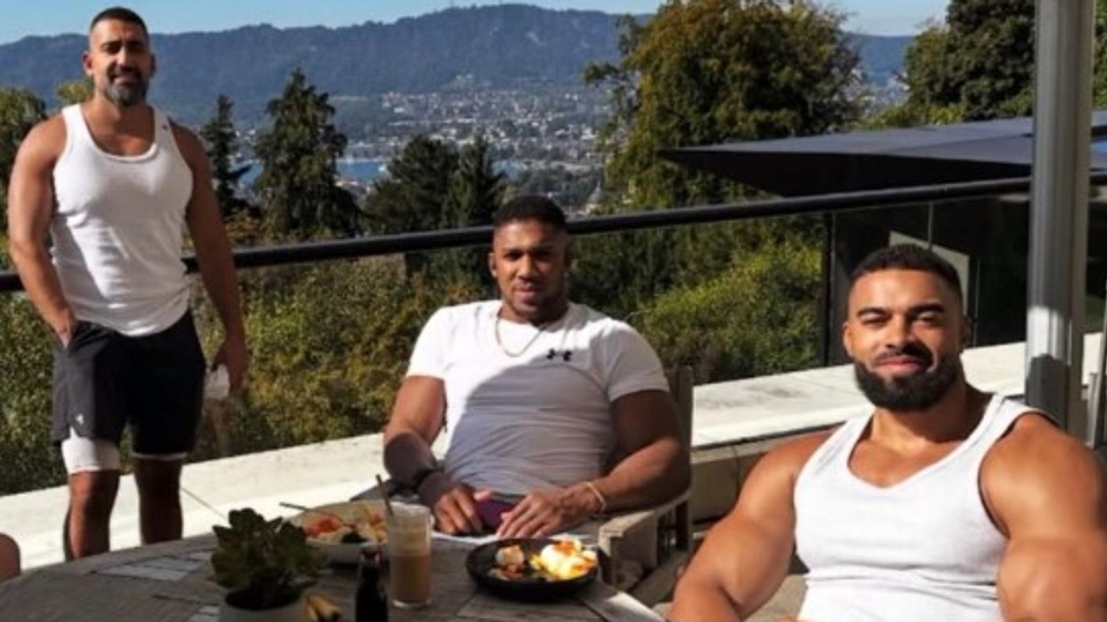 (L-R) Sina Ghami, Anthony Joshua and and Latif Ayodele. Pic: Mauricio Sulaiman