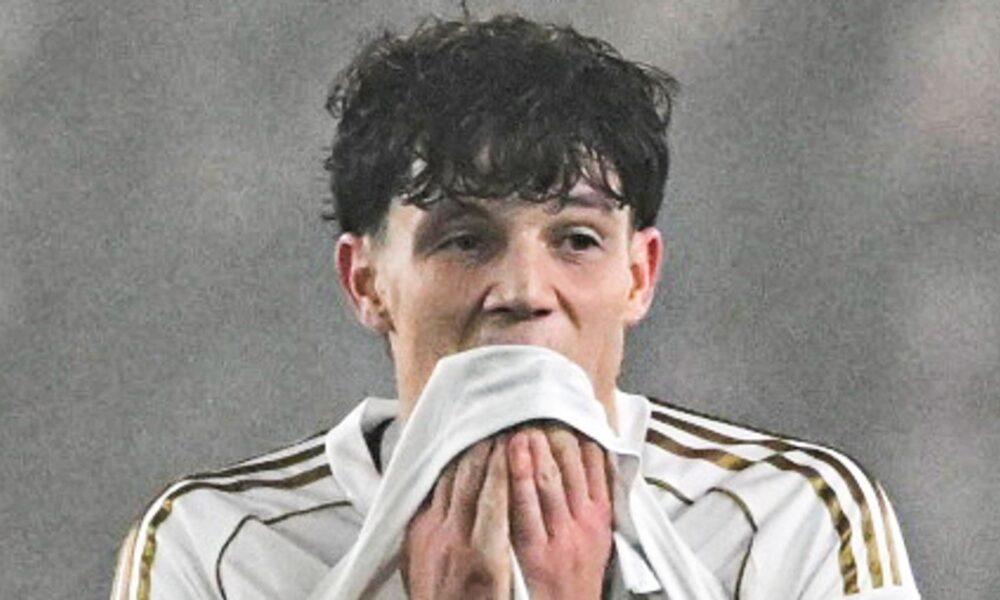 PRAGUE, CZECHIA - DECEMBER 18: Aberdeen's Jack Milne looks dejected at full time during a UEFA Conference League 2025/26 MD6 match between AC Sparta Praha and Aberdeen at epet ARENA, on December 18, 2025, in Prague, Czechia. (Photo by Lukas Kabon / SNS Group)