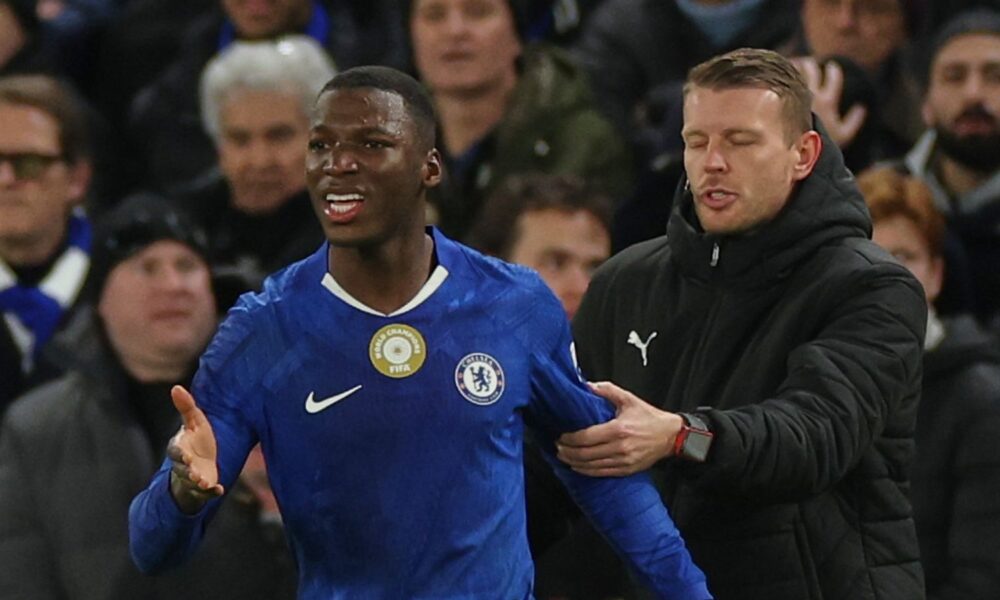 Moises Caicedo let Declan Rice comparisons affect him, says Jamie Carragher after Chelsea midfielder's dimissal against Arsenal | Football News