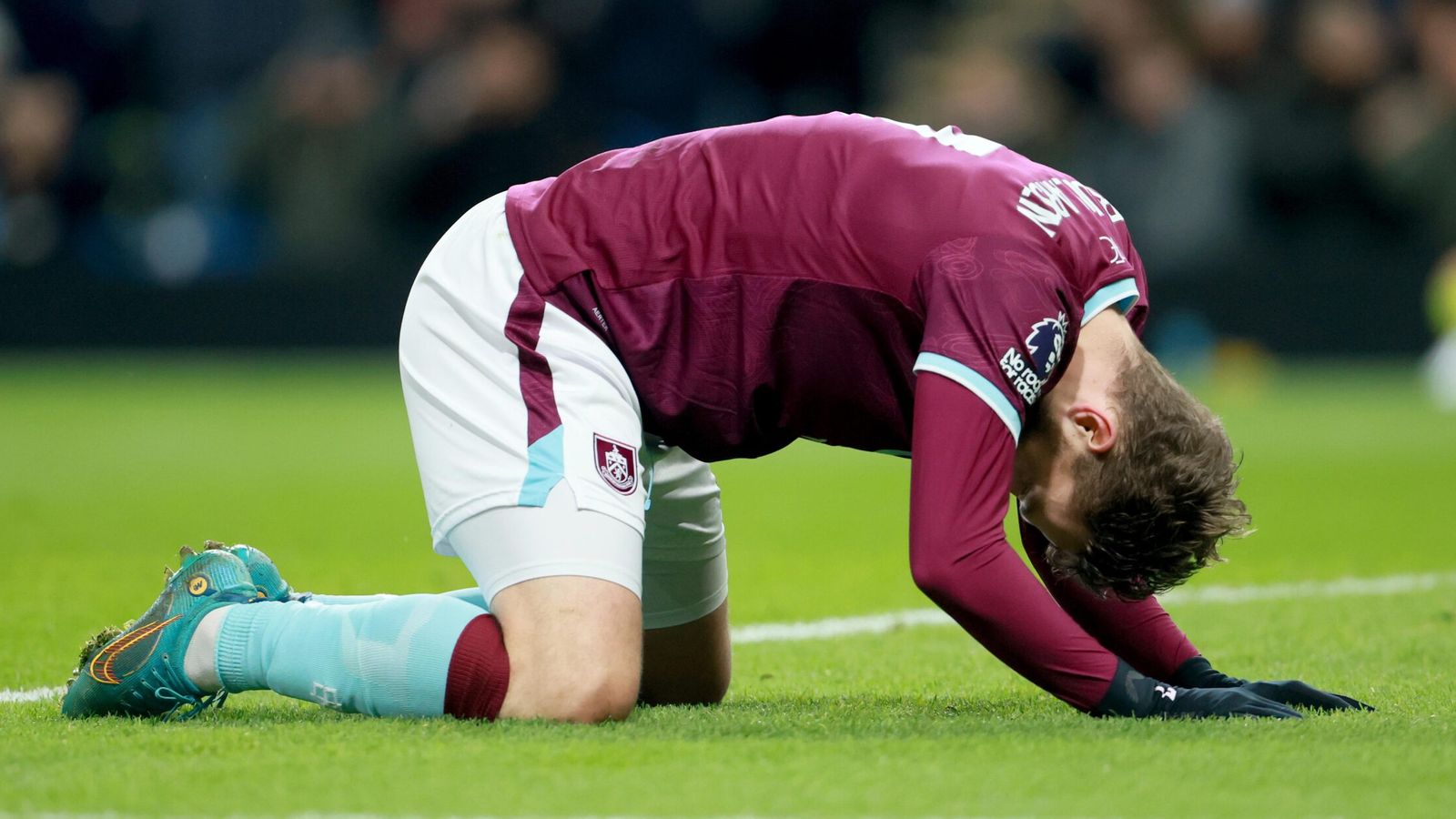 Jacob Bruun Larsen rues a missed chance against Everton