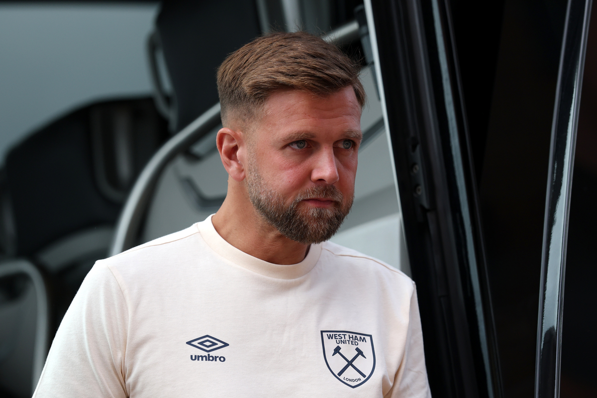 SUNDERLAND, ENGLAND - AUGUST 16: Niclas Fullkrug of West Ham United arrives at the stadium prior to the Premier League match between Sunderland and West Ham United at Stadium of Light on August 16, 2025 in Sunderland, England. (Photo by Ian MacNicol/Getty Images)