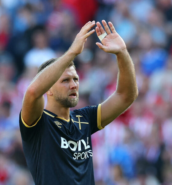 SUNDERLAND, ENGLAND - AUGUST 16: Niclas Fullkrug of West Ham United acknowledges the fans after the teams 3-0 defeat following the Premier League match between Sunderland and West Ham United at Stadium of Light on August 16, 2025 in Sunderland, England. (Photo by Ian MacNicol/Getty Images)