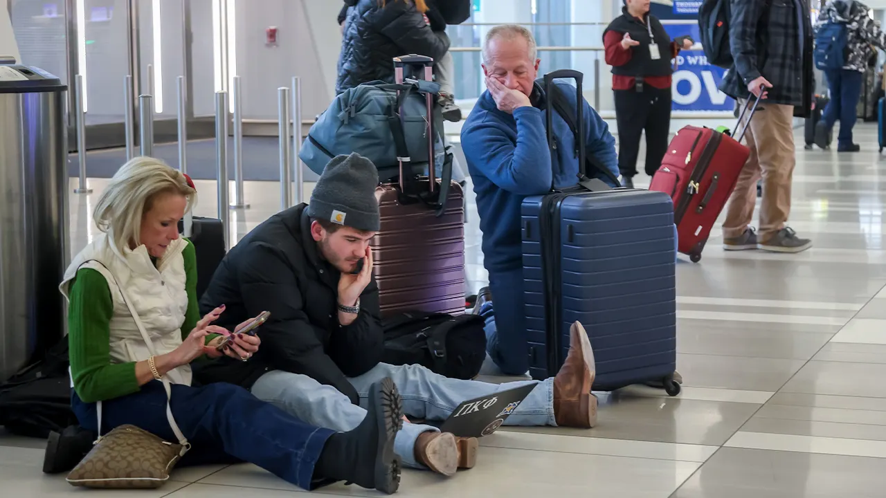 Northeast airports see major flight delays, cancellations in winter storm