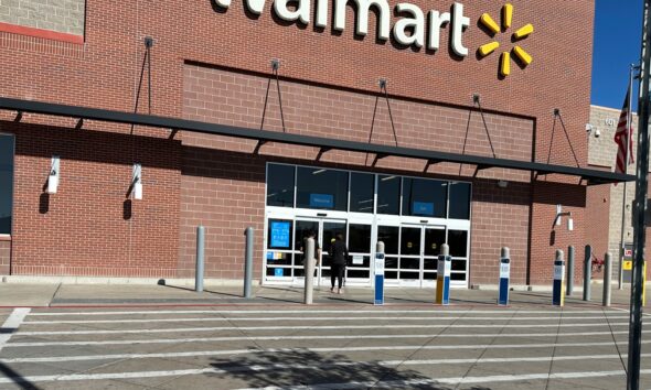 Here's what stores are open, and which ones are closed, on Christmas