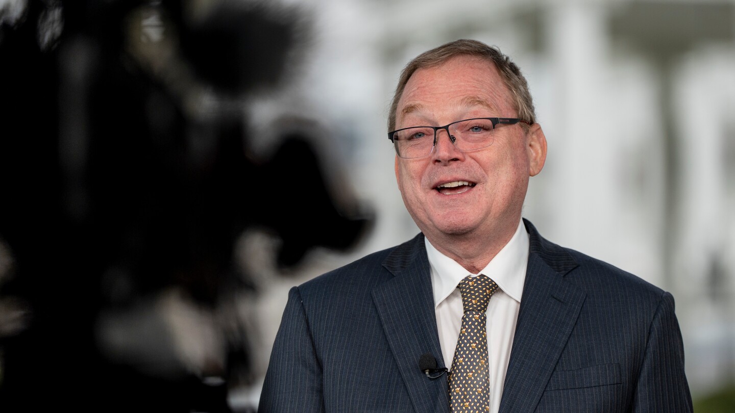 Hassett says Federal Reserve can reject Trump's views if he is chair