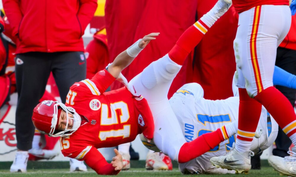 Mahomes tears ACL as Chargers eliminate Chiefs from playoff contention with 16-13 victory