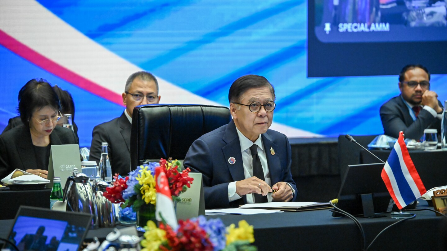 Thailand and Cambodia's top diplomats meet in China for border talks