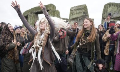 Thousands cheer as the sun rises on winter solstice at Stonehenge