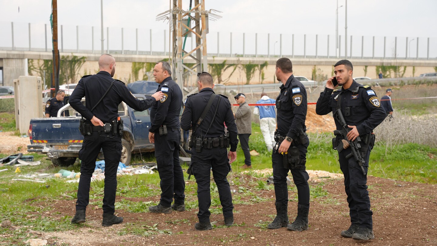 2 killed, 2 injured in northern Israel attack by Palestinian man