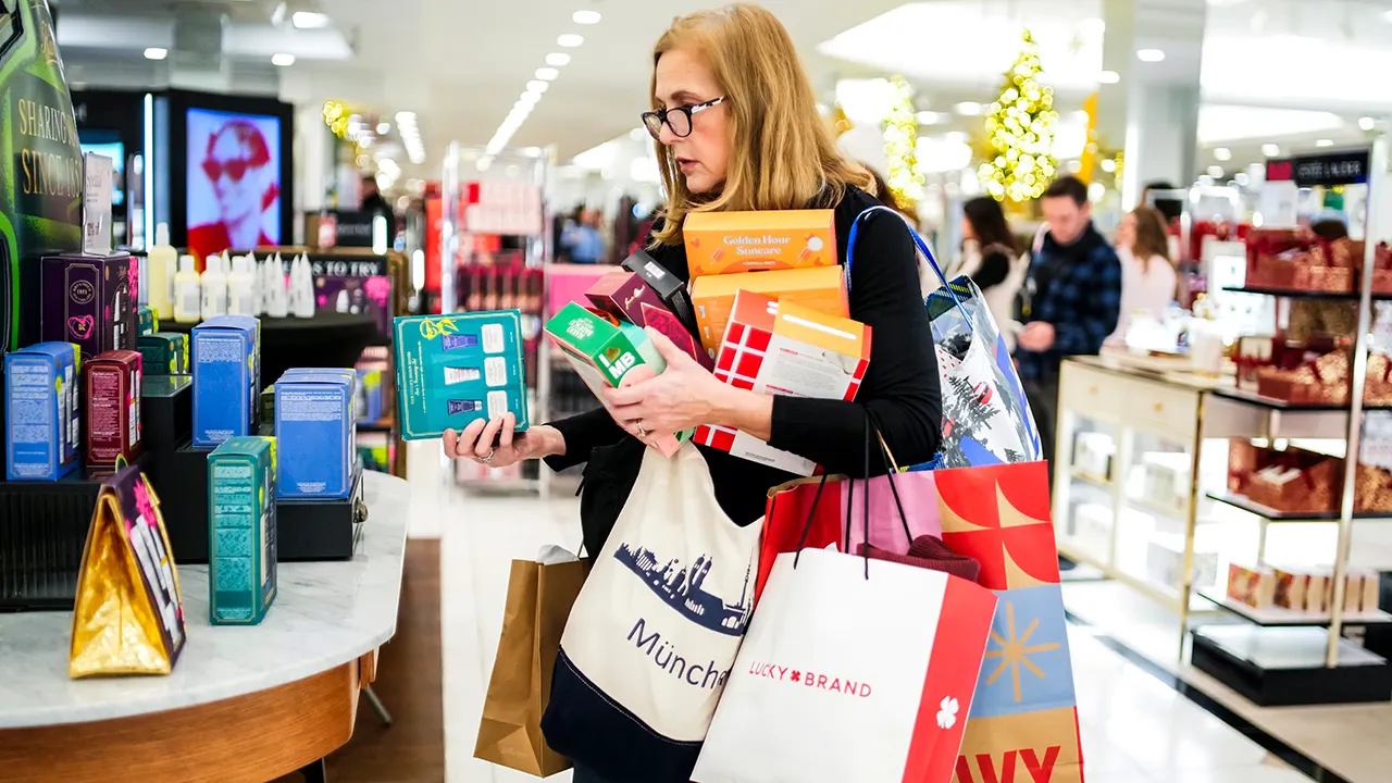 Black Friday, holiday shopping hits record spending as Trump advisor credits policies