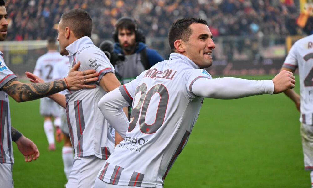 CREMONA, ITALY - DECEMBER 07: Federico Bonazzoli of US Cremonese celebrates after scoring the 1-0 goal during the Serie A match between US Cremonese and US Lecce at Stadio Giovanni Zini on December 07, 2025 in Cremona, Italy. (Photo by Marco M. Mantovani/Getty Images)