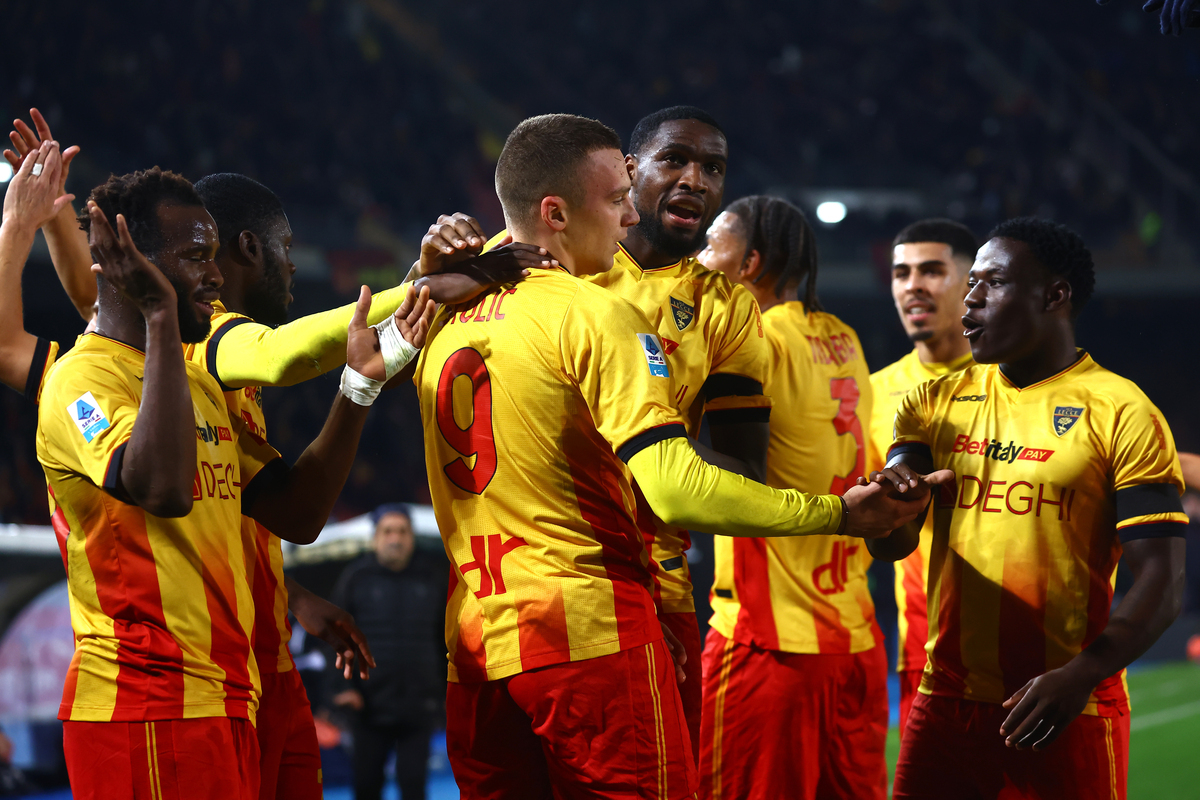 LECCE, ITALY - DECEMBER 12: Nikola Stulic of US Lecce celebrates after scoring his team