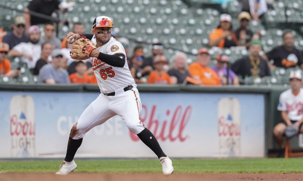 Rockies Sign Vimael Machin To Minor League Deal