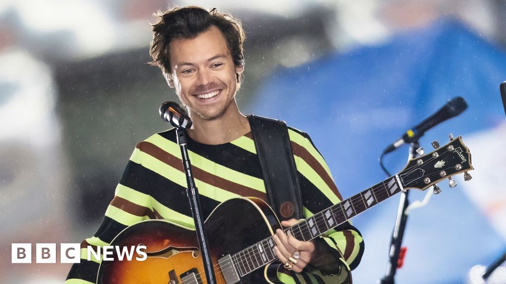 Harry Styles says new single is comeback's 'perfect little bow'