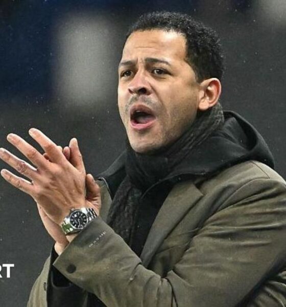 Strasbourg manager Liam Rosenior clapping in the dugout