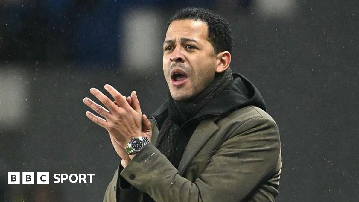Strasbourg manager Liam Rosenior clapping in the dugout
