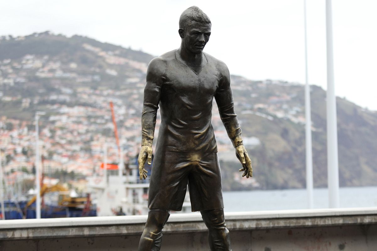 Cristiano Ronaldo statue