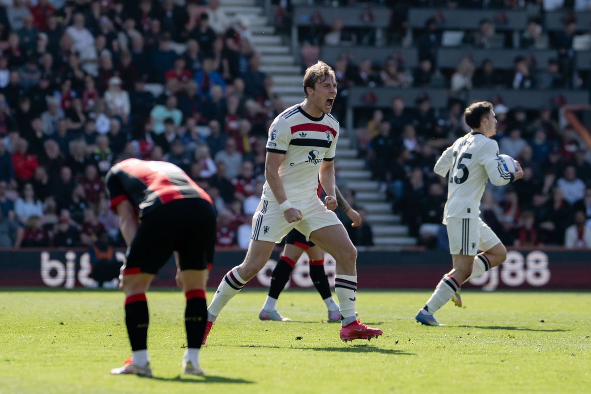 Rasmus Hojlund of Manchester United celebrates