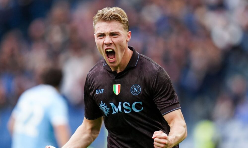 Rasmus Hojlund of SSC Napoli celebrates after Leonardo Spinazzola scored first goal during the serie Serie A Enilive match between SS Lazio and SSC Napoli at Olimpico on January 4, 2026 in Rome, Italy  (Photo by Giuseppe Maffia/NurPhoto via Getty Images)